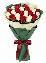 Букет Микс из красных и белых роз в Воротынец