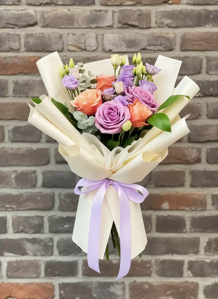 Букет цветов из: Лизиантусы и Розы в Воротынец