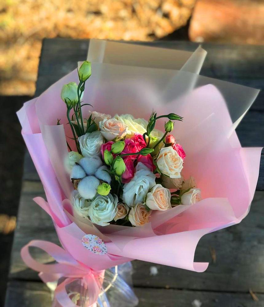 Букет цветов из: Розы и Лизиантусы в Воротынец