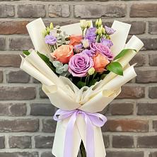 Букет цветов из:  Лизиантусы и Розы в Воротынец