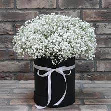 Цветочная композиция из Гипсофила в шляпной коробке в Воротынец