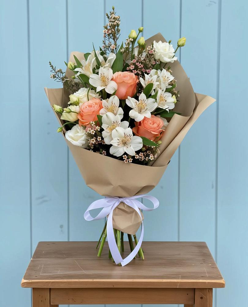 Букет цветов из: Альстромерии, Лизиантусы, Розы и Хризантемы в Воротынец